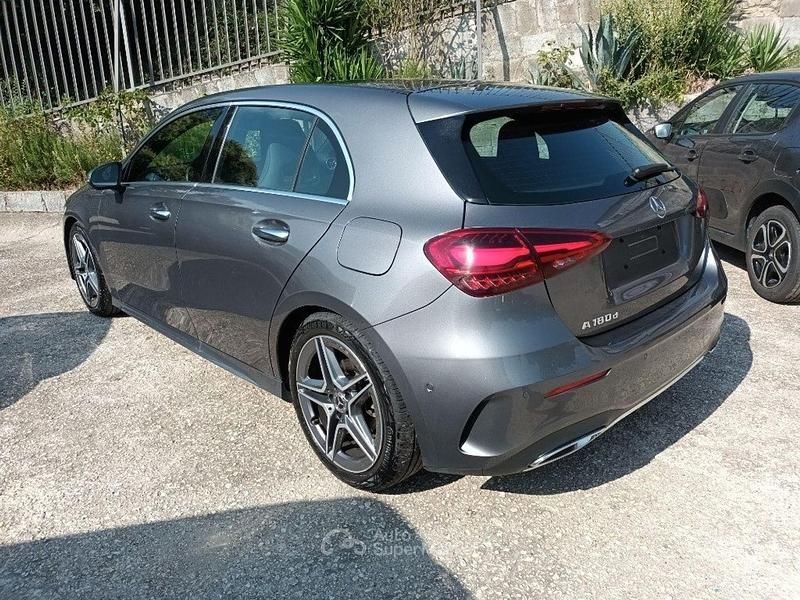Usata Mercedes A180 AMG line 116 CV (85 kW) 2024 Grigio Berlina