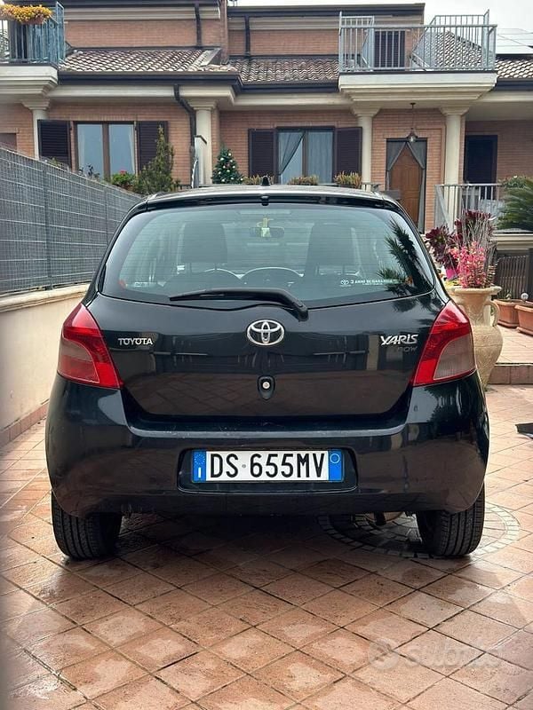 Usata Toyota Yaris 69 CV (50 kW) 2008 Nero Utilitaria