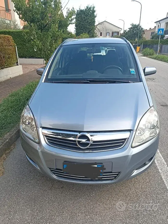 Usata Opel Zafira 101 CV (74 kW) 2008 Grigio Monovolume