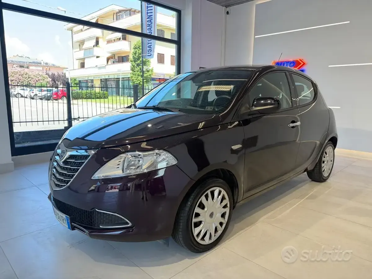 Usata Lancia Ypsilon S 69 CV (50 kW) 2012 Viola Utilitaria