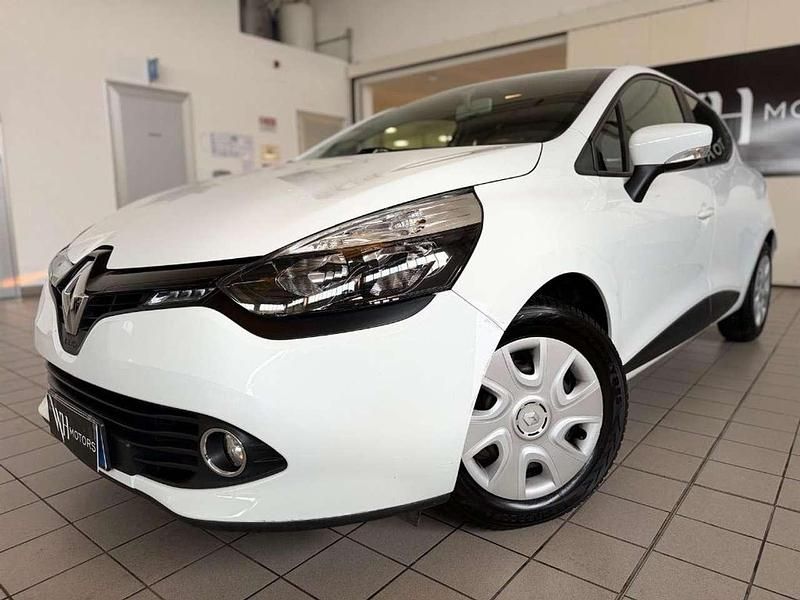 Bianco Usata 2014 Renault Clio IV Tre volumi | 6500 € (Buon prezzo) - Immagine 1/4