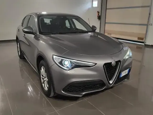Usata Alfa Romeo Stelvio Business 190 CV (139 kW) 2021 Grigio stromboli met. SUV