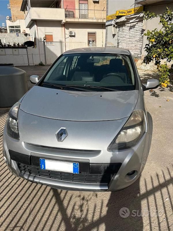 Usata Renault Clio II 75 CV (55 kW) 2010 Grigio Berlina