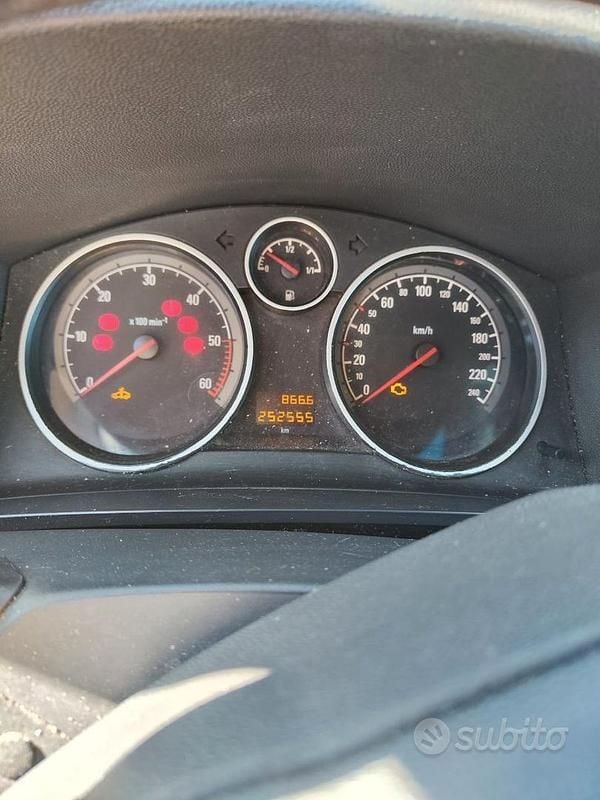 Usata Opel Zafira 120 CV (88 kW) 2006 Grigio Monovolume