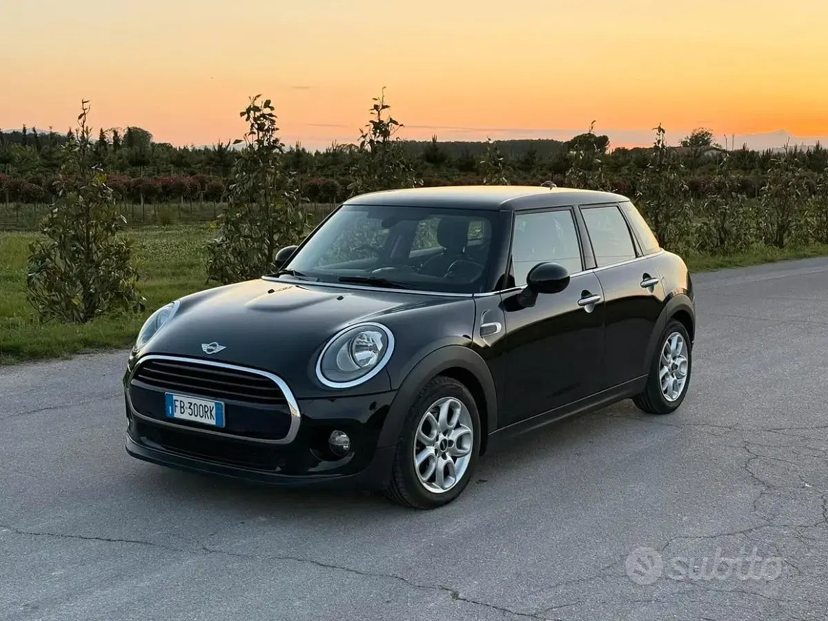 Usata Mini Cooper D 116 CV (85 kW) 2015 Nero Utilitaria