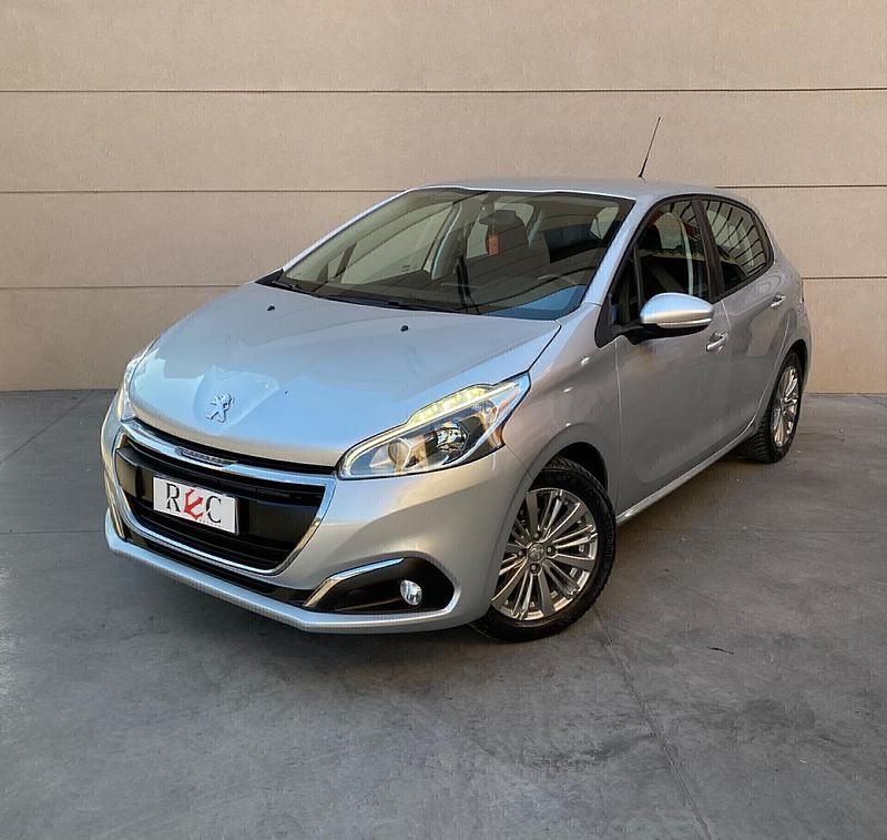 Usata Peugeot 208 82 CV (60 kW) 2016 Argento Utilitaria