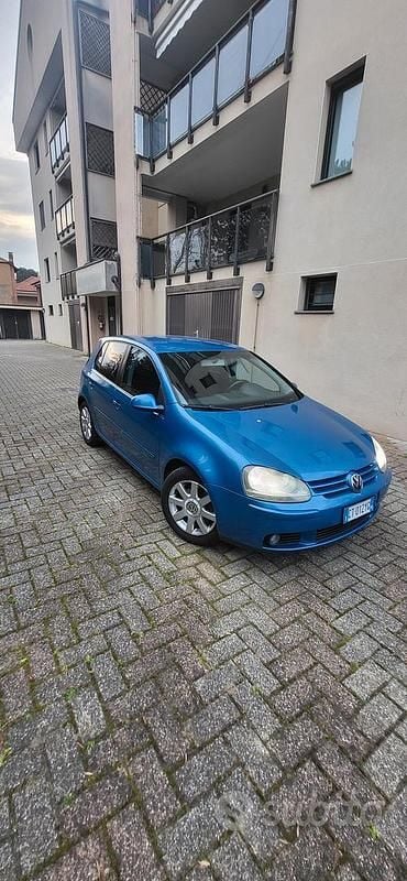 Usata VW Golf V 115 CV (84 kW) 2005 Blu Utilitaria