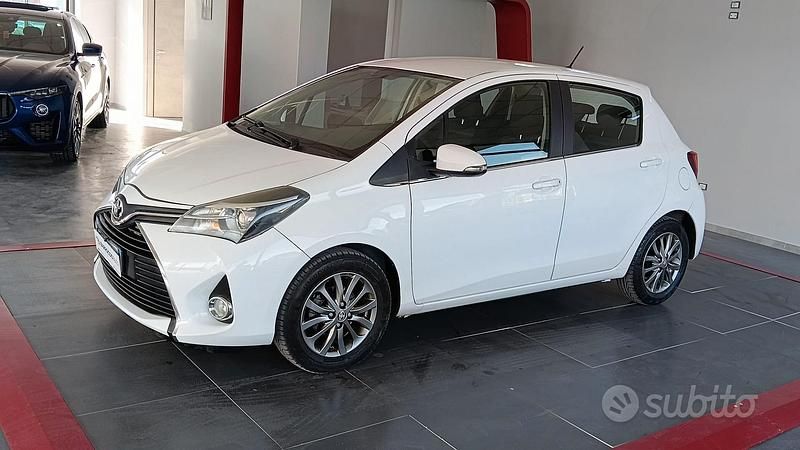 Usata Toyota Yaris Lounge 90 CV (66 kW) 2016 Bianco Berlina