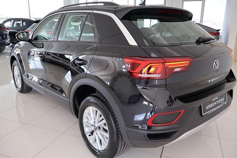 Usata VW T-Roc Life 116 CV (85 kW) 2025 Deep black SUV