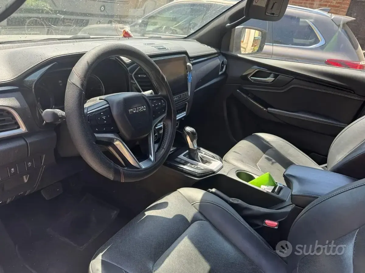 Usata Isuzu D-Max 163 CV (119 kW) 2022 Grigio Pick-up