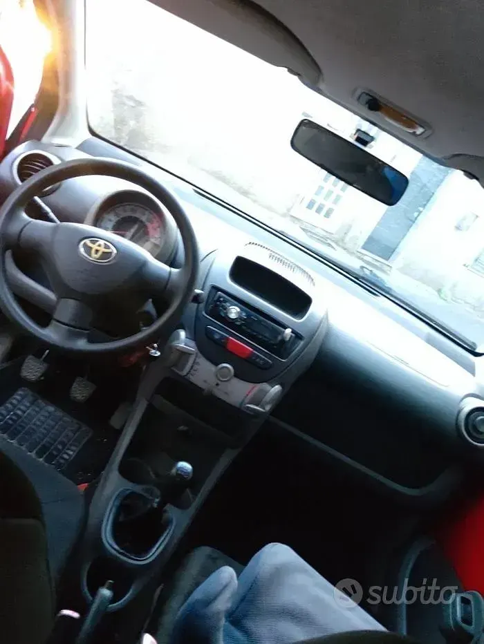 Usata Toyota Aygo 68 CV (50 kW) 2007 Rosso Utilitaria