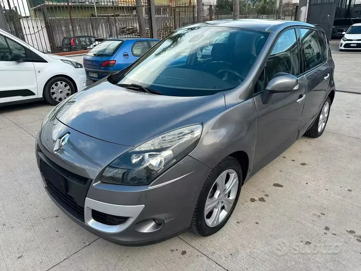 Usata Renault Scénic Dynamique 110 CV (80 kW) 2011 Grigio Monovolume