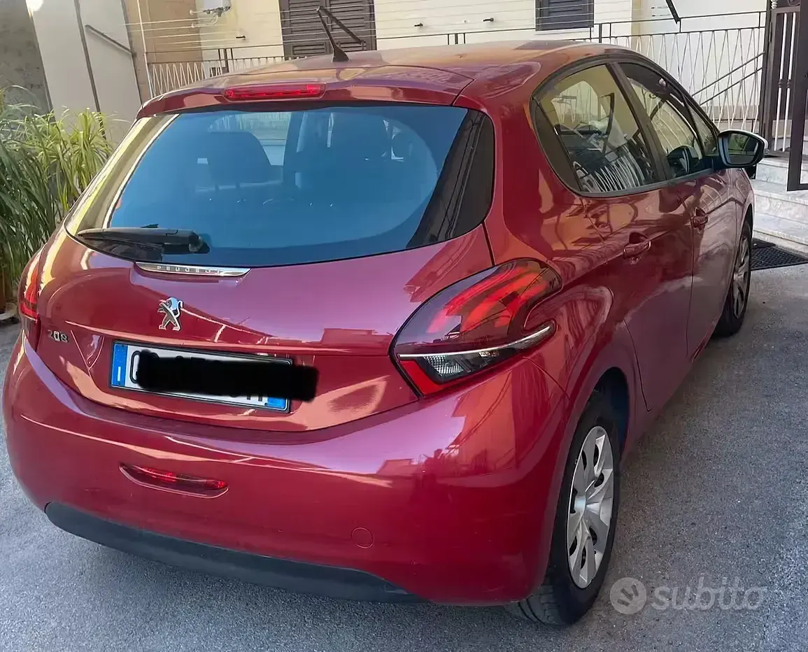 Usata Peugeot 208 68 CV (50 kW) 2018 Rosso Utilitaria
