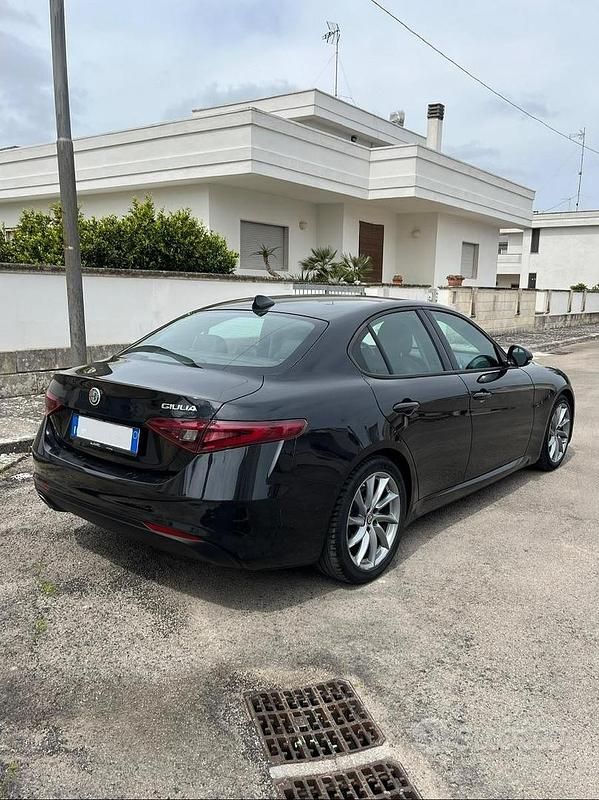 Usata Alfa Romeo Giulia 160 CV (117 kW) 2019 Nero Berlina