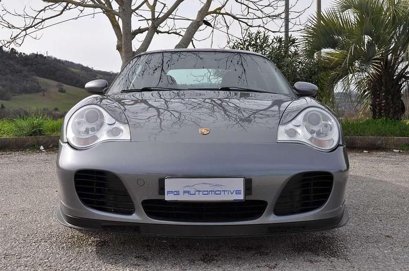 Usata Porsche 911 Carrera 420 CV (308 kW) 2002 Grigio Coupé