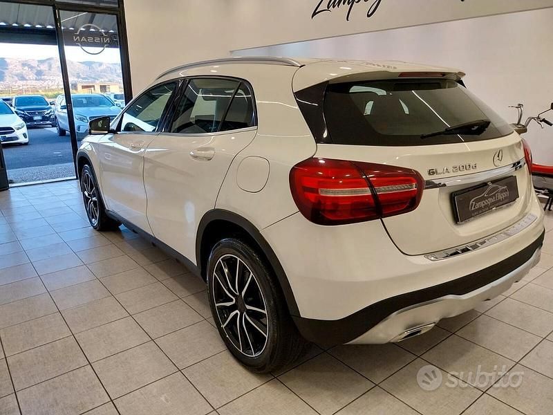 Usata Mercedes GLA200 136 CV (100 kW) 2018 Bianco SUV