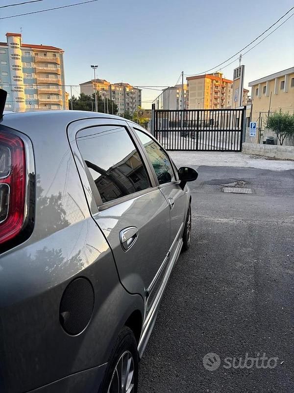 Usata Fiat Punto Evo 85 CV (62 kW) 2022 Grigio Utilitaria