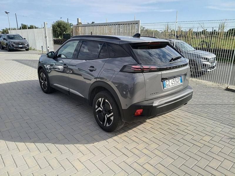 Käytetty Peugeot 2008 Allure 101 HP (74 kW) 2025 Harmaa Katumaasturi