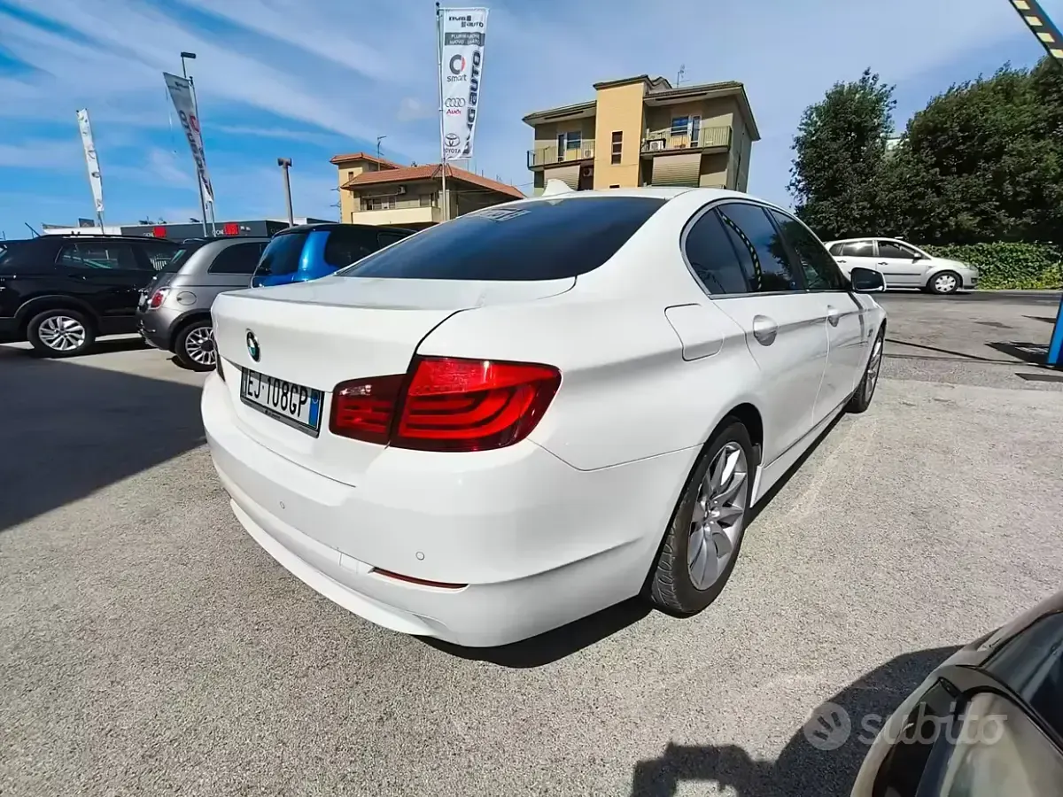 Usata BMW 520 204 CV (150 kW) 2011 Bianco Berlina