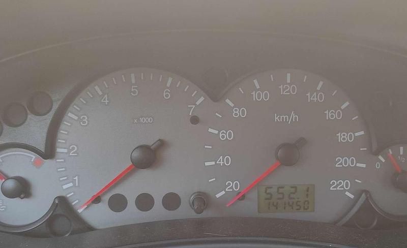 Usata Ford Focus Zetec 101 CV (74 kW) 2002 Berlina