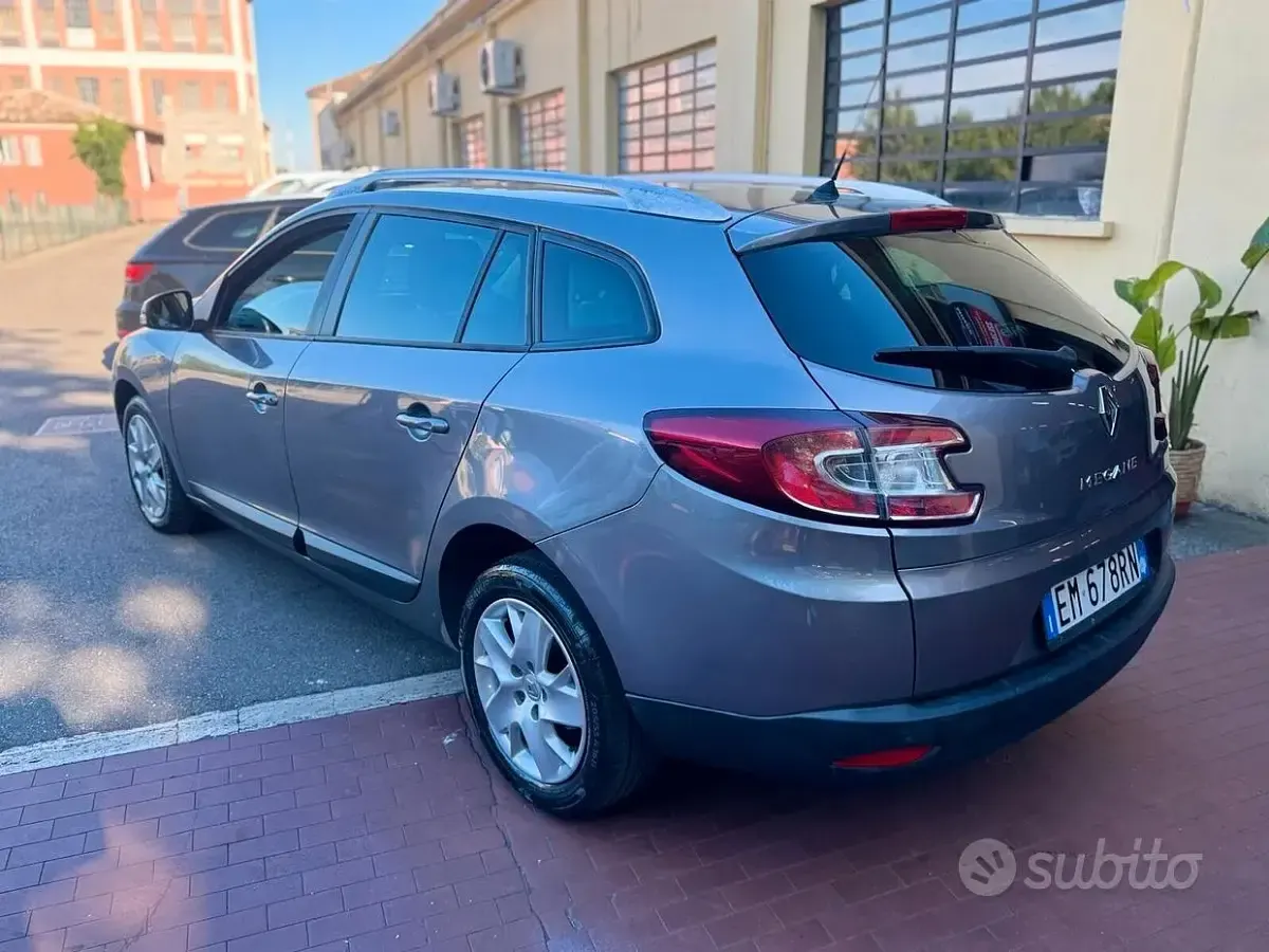 Usata Renault Mégane GrandTour 110 CV (80 kW) 2012 Grigio Station wagon