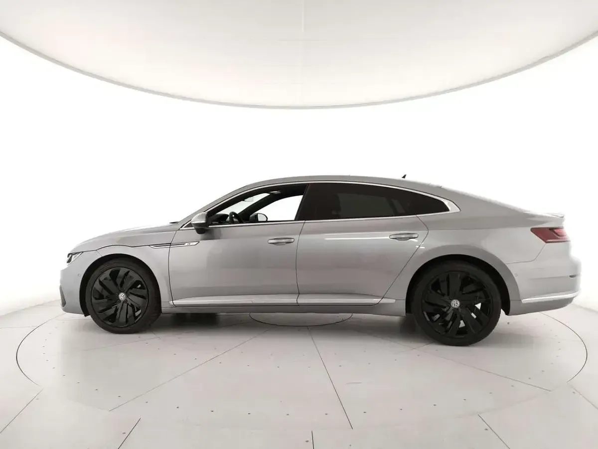 Usata VW Arteon Sportline 241 CV (177 kW) 2017 Pyrit silver metalizzato Utilitaria