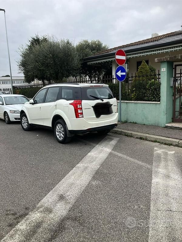 Usata Mahindra XUV500 140 CV (102 kW) 2017 Bianco SUV