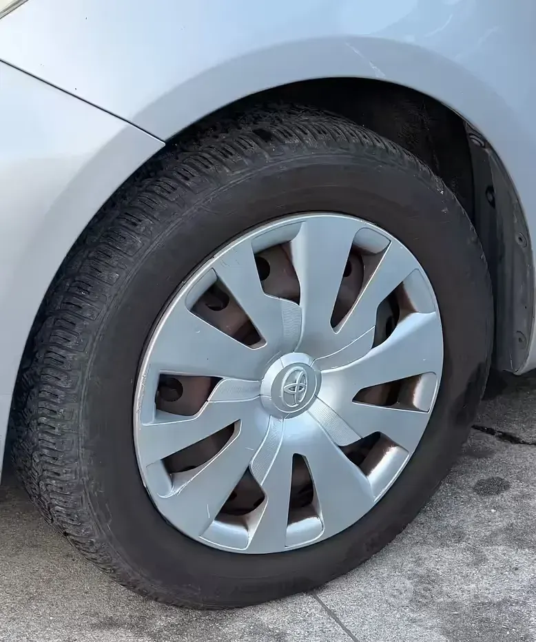 Usata Toyota Yaris 69 CV (50 kW) 2009 Grigio Utilitaria