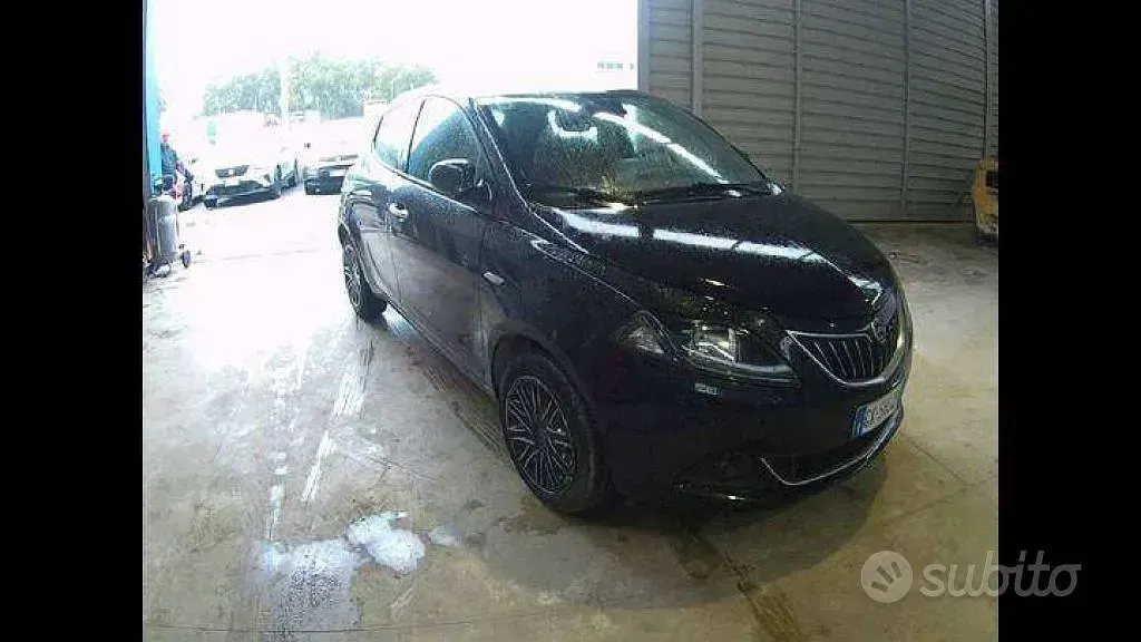 Begagnad Lancia Ypsilon Gold 69 HK (50 kW) 2022 Svart Halvkombi