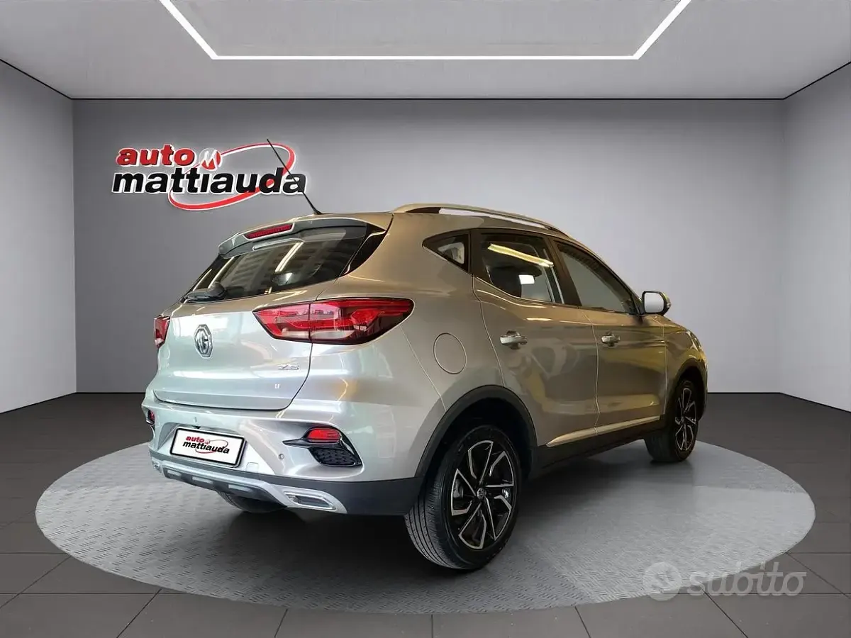 Usata MG ZS Luxury 106 CV (77 kW) 2024 Grigio SUV