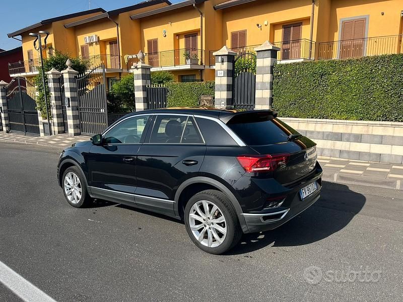 Usata VW T-Roc 116 CV (85 kW) 2019 Nero SUV