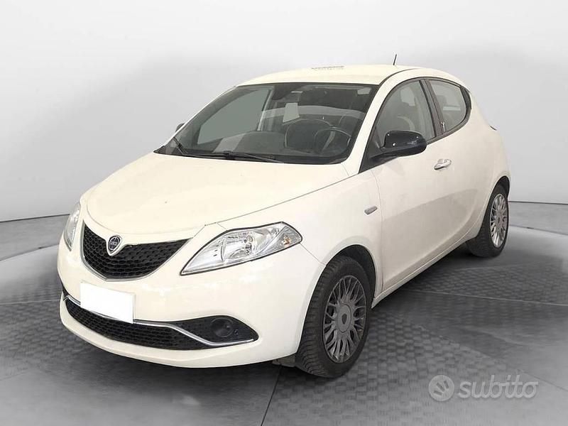 Usata Lancia Ypsilon Silver 69 CV (50 kW) 2017 Bianco Utilitaria