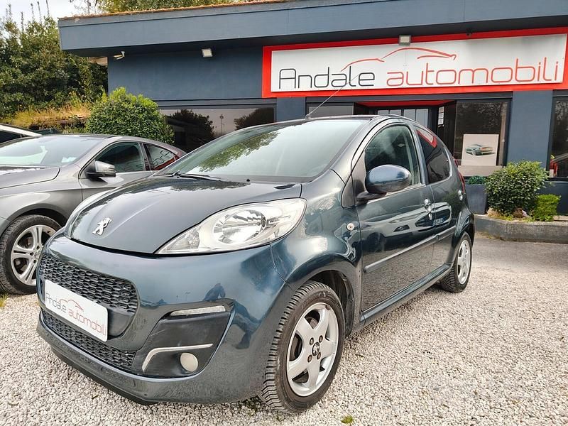 Usata Peugeot 107 Active 68 CV (50 kW) 2014 Grigio Utilitaria
