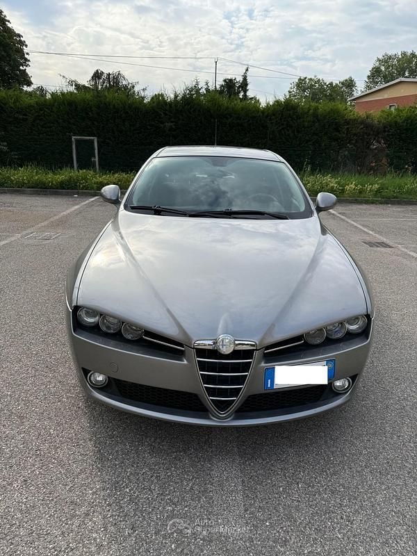 Grigio Usata 2006 Alfa Romeo 159 Station wagon | 3800 € (Buon prezzo) - Immagine 1/4