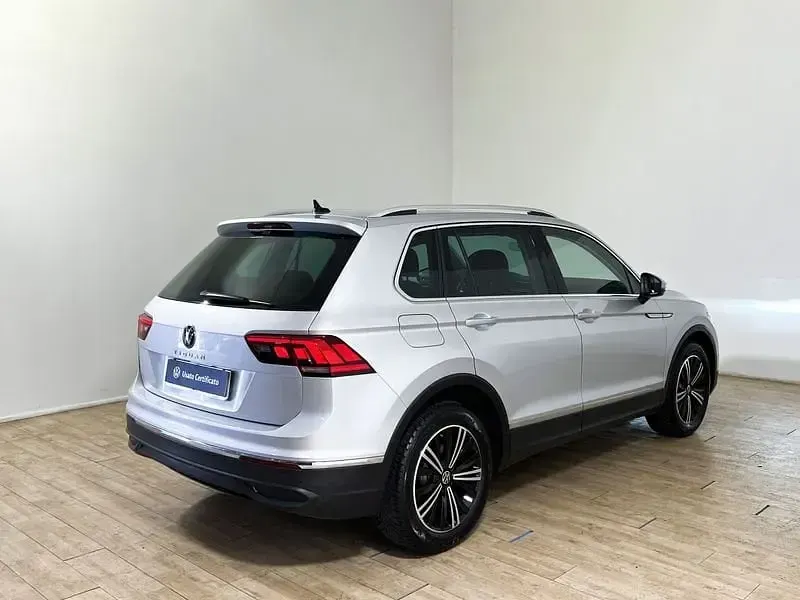 Usata VW Tiguan Life 122 CV (89 kW) 2022 Reflex silver SUV