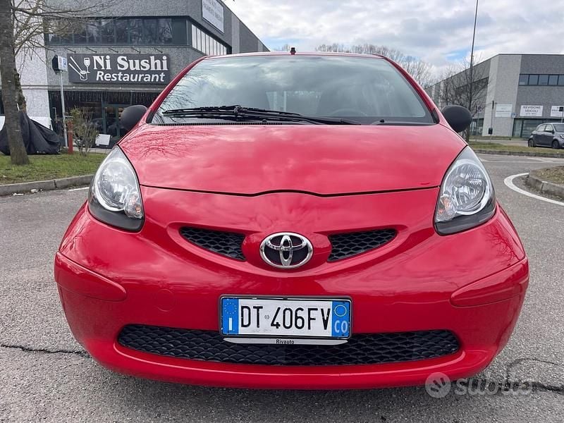 Usata Toyota Aygo 68 CV (50 kW) 2009 Rosso Utilitaria