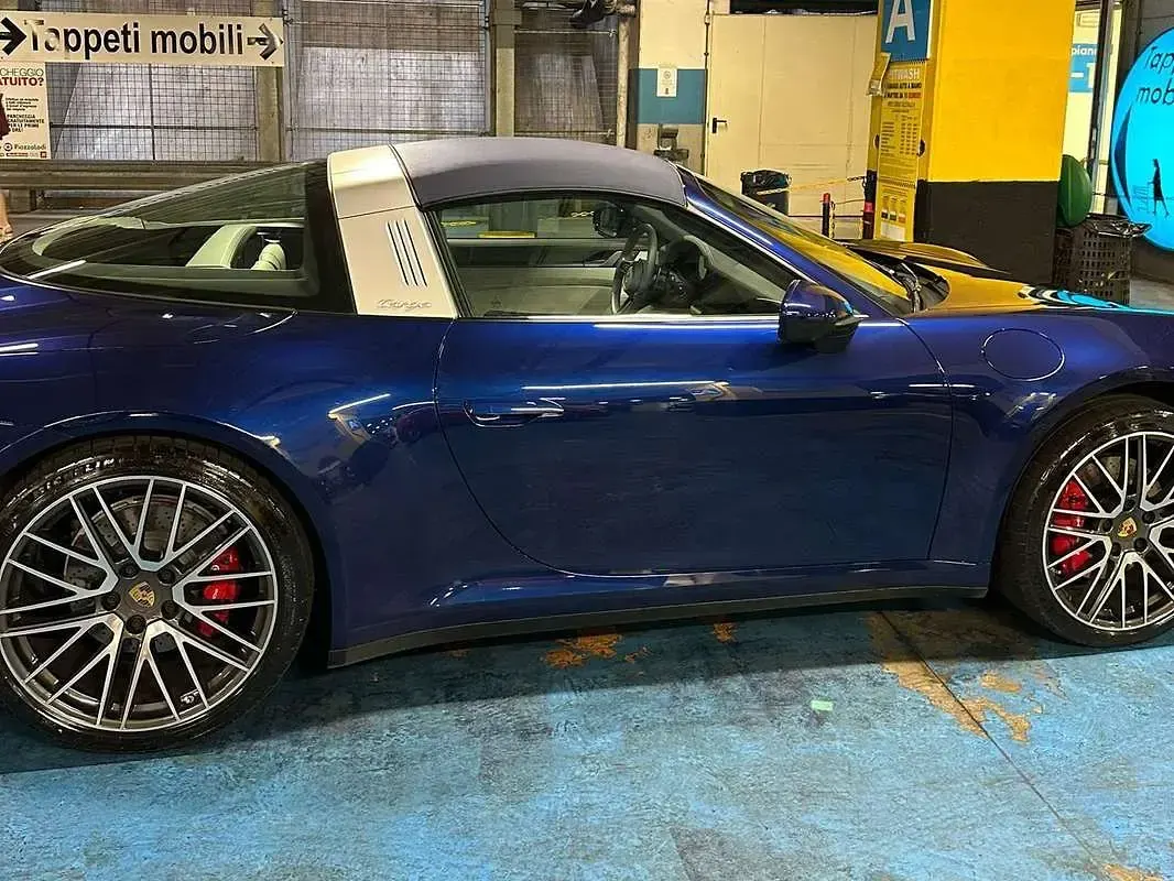 Usata Porsche 911 450 CV (330 kW) 2023 Blu/azzurro Cabrio