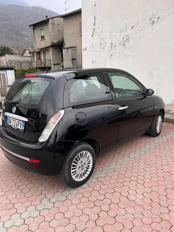 Usata Lancia Ypsilon 60 CV (44 kW) 2007 Nero Utilitaria