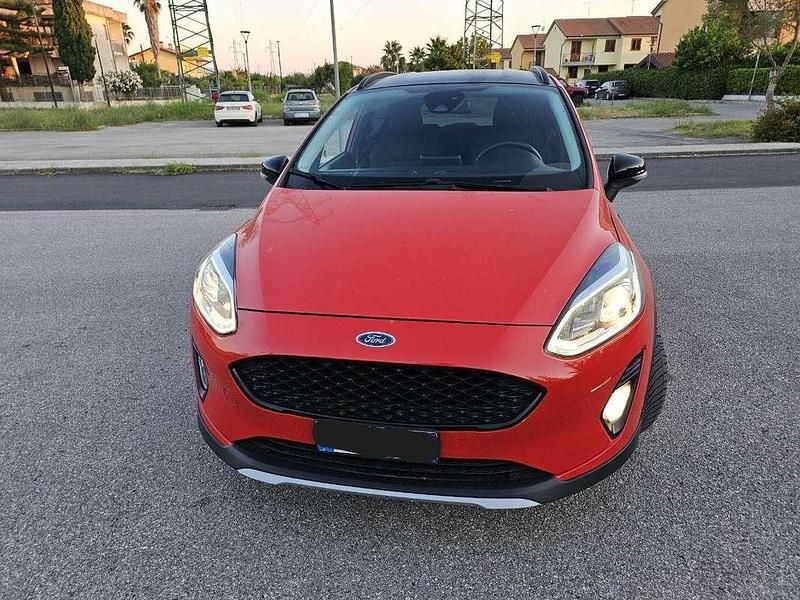 Usata Ford Fiesta Active 86 CV (63 kW) 2019 Rosso Utilitaria