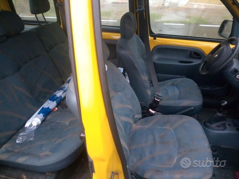 Usado Renault Kangoo 58 CV (42 kW) 2000 Monovolumen