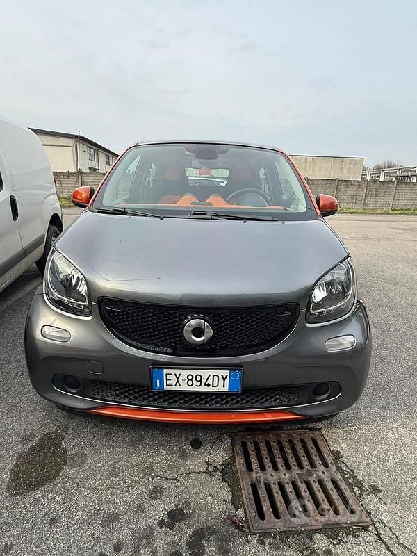 Usata Smart ForFour 71 CV (52 kW) 2014 Grigio Utilitaria