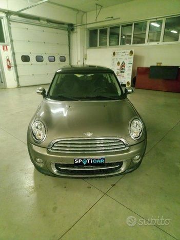 Usata Mini Cooper D 112 CV (82 kW) 2011 Marrone Utilitaria