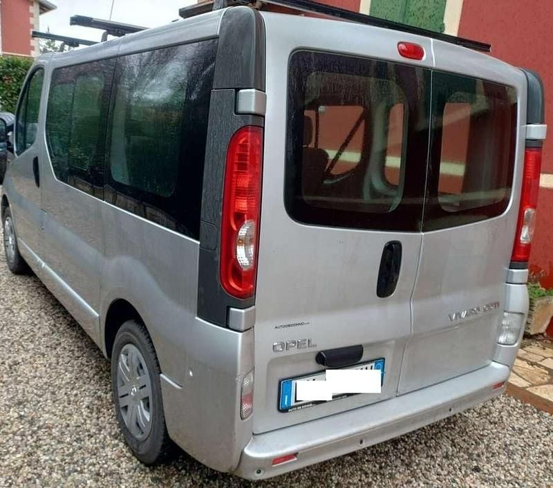 Usata Opel Vivaro 114 CV (83 kW) 2014 Argento Monovolume