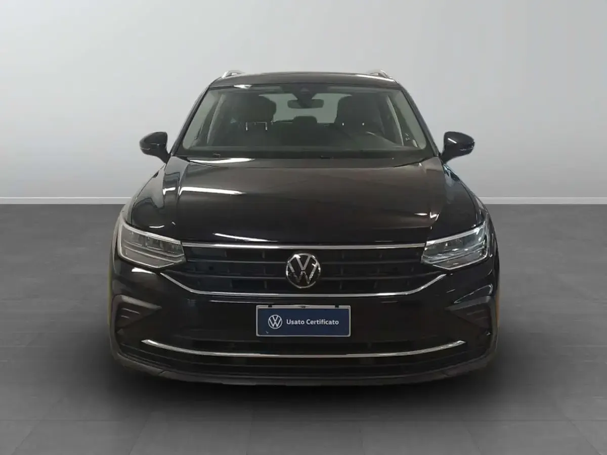 Usata VW Tiguan Life 131 CV (96 kW) 2023 2t nero perla SUV