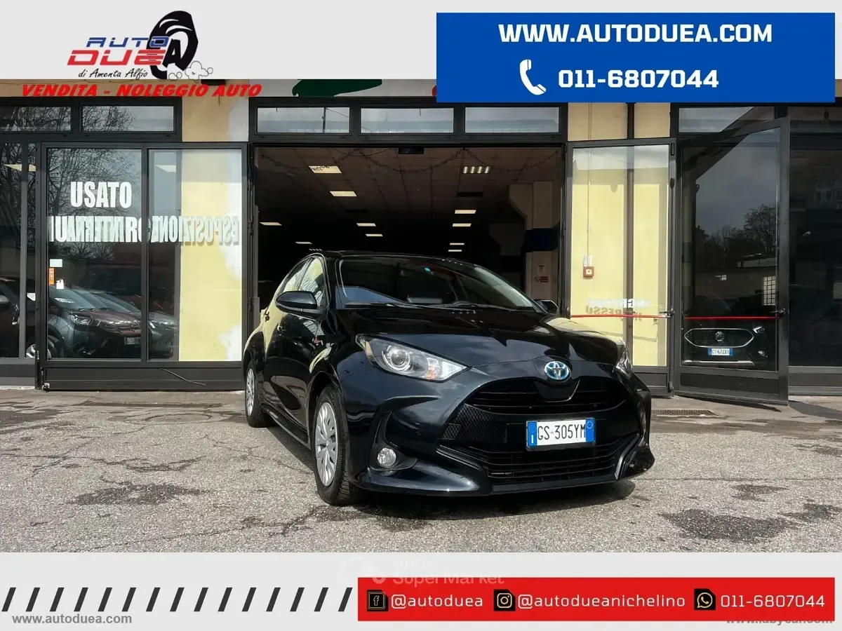 Usata Toyota Yaris Hybrid Business Edition 92 CV (67 kW) 2024 Nero Berlina