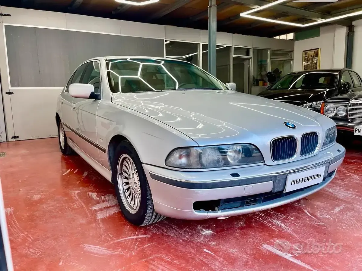 Usata BMW 530 Sport Line 193 CV (141 kW) 2001 Grigio Berlina