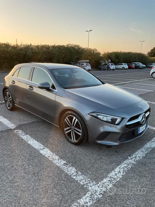 Usata Mercedes A180 136 CV (100 kW) 2020 Grigio Berlina