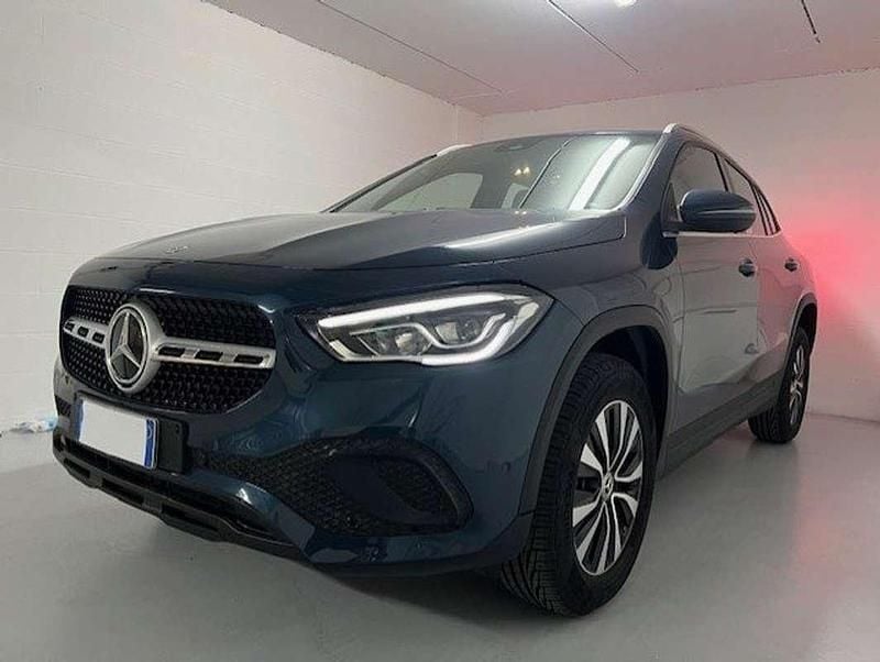 Usata Mercedes GLA180 116 CV (85 kW) 2021 Blu/azzurro SUV