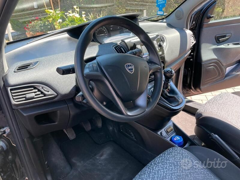 Usata Lancia Ypsilon 69 CV (50 kW) 2019 Nero Utilitaria