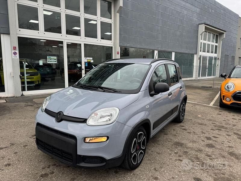 Usata Fiat Panda City Life 69 CV (50 kW) 2022 Grigio pastello Berlina